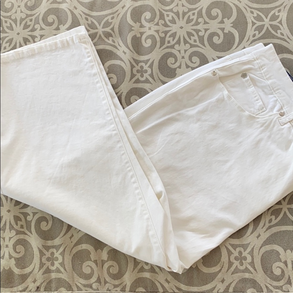 NWT White Selene Capri